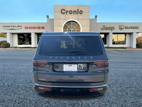 Used 2023 Jeep Wagoneer L 4WD w/ Premium Group I image 4