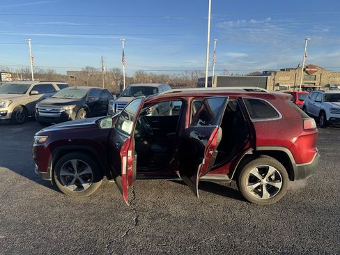 Used 2019 Jeep Cherokee Limited image 4