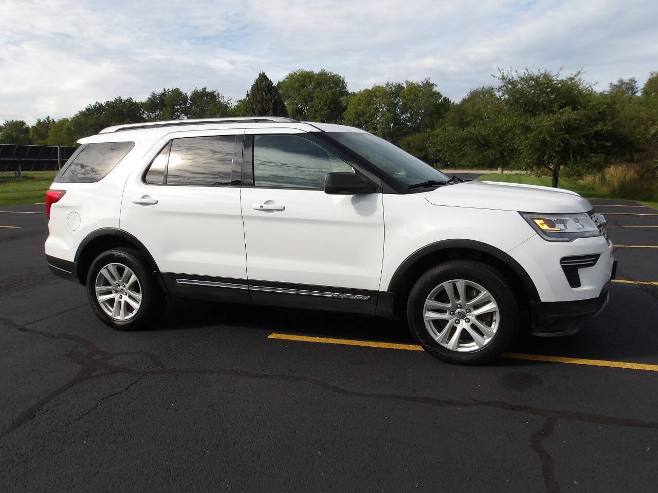 Used 2019 Ford Explorer XLT AWD/4WD image 1