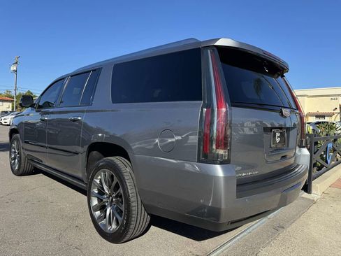 Used 2020 Cadillac Escalade ESV Platinum w/ Escalade Sport Edition image 3
