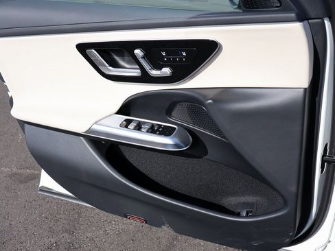 Used 2025 Mercedes-Benz E 350 4MATIC Sedan image 38