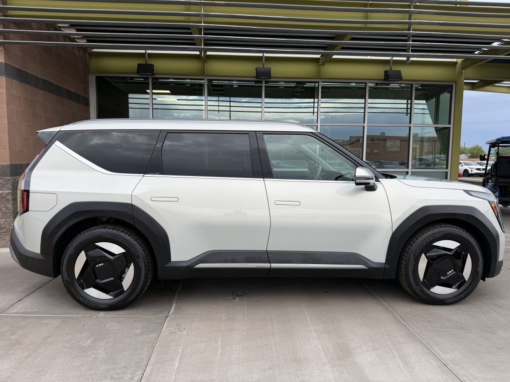 Used 2024 Kia EV9 Wind AWD/4WD image 11