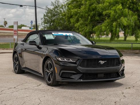 Used 2025 Ford Mustang Premium RWD image 3