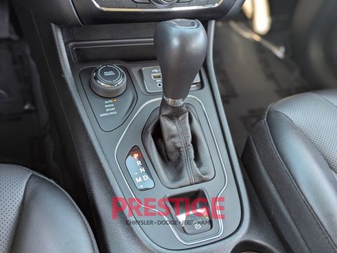 Used 2022 Jeep Cherokee Latitude Lux AWD/4WD image 23