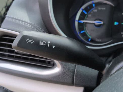 Used 2020 Chrysler Pacifica Limited w/ Advanced Safetytec Group FWD image 28