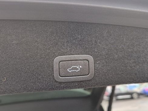 Used 2016 Volvo XC60 T5 Premier w/ Proximity Package image 17