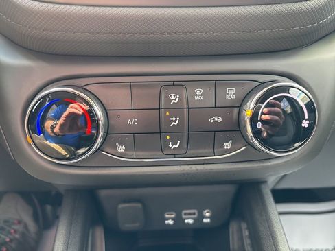 Used 2022 Chevrolet TrailBlazer LT w/ Driver Confidence Package image 25