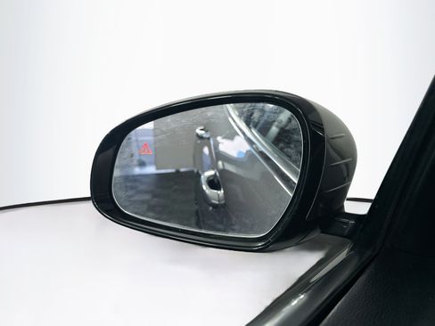 Used 2025 Genesis G70 2.5T RWD image 16