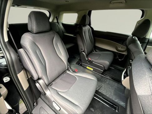 New 2026 Kia Carnival LX image 9