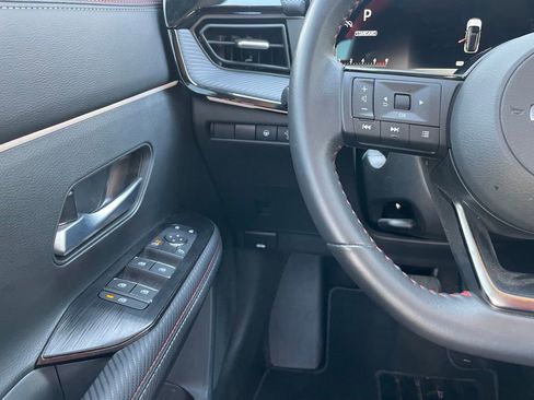 Used 2025 Nissan Kicks SR w/ Illumination Package image 12