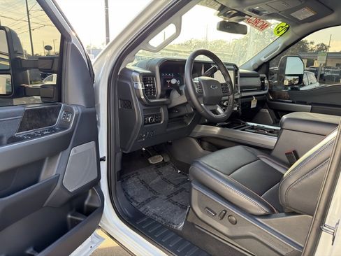 Used 2025 Ford F450 Lariat image 16