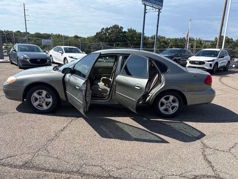 Used 2003 Ford Taurus SES FWD image 4