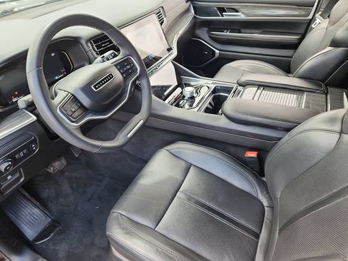 Used 2022 Jeep Wagoneer Series II AWD/4WD image 8