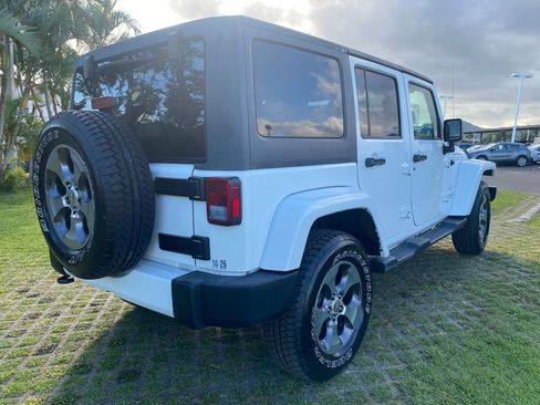 Used 2016 Jeep Wrangler Unlimited Sahara w/ Connectivity Group image 7