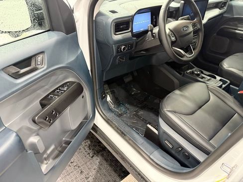 New 2025 Ford Maverick Lariat w/ Black Appearance Package image 32