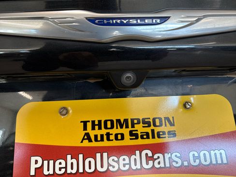 Used 2018 Chrysler Pacifica Limited image 89