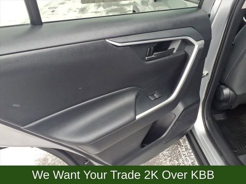 Used 2020 Toyota RAV4 LE image 13