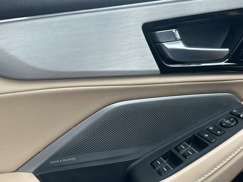 Certified 2025 Acura MDX SH-AWD w/ Technology Package image 8