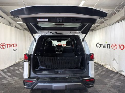 Used 2024 Lexus LX 600 4WD w/ Luxury Package image 15