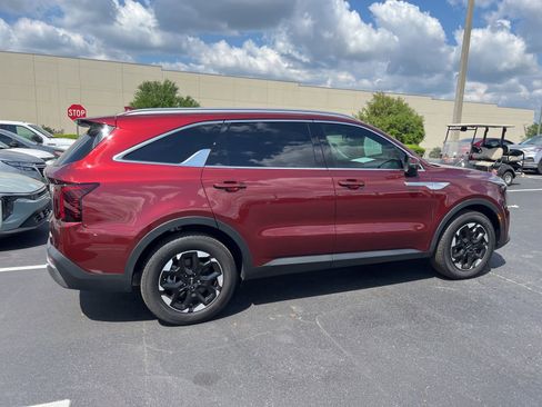 Used 2025 Kia Sorento S w/ Panoramic Sunroof Package image 5