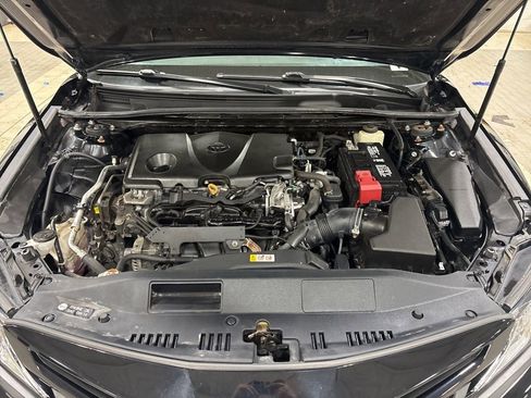 Used 2018 Toyota Camry SE w/ Moonroof Package image 17