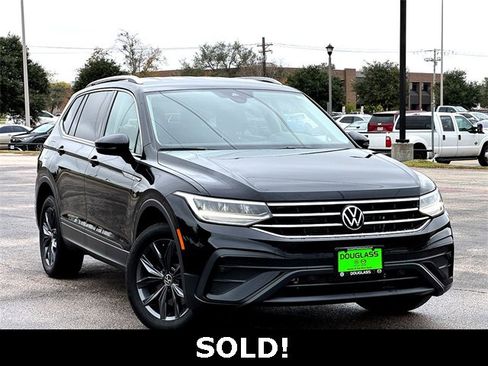 Certified 2024 Volkswagen Tiguan SE image 1