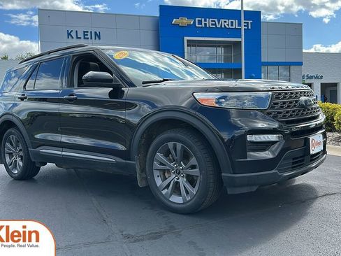 Used 2022 Ford Explorer XLT w/ XLT Sport Appearance Package image 1