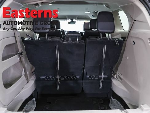 Used 2023 Chrysler Pacifica Touring-L FWD image 9