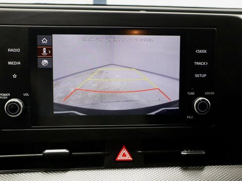 Used 2023 Kia Sportage LX image 2