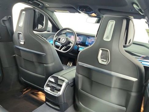 Used 2024 BMW 740i xDrive w/ Premium Package image 28