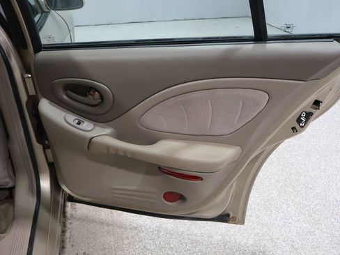 Used 2005 Pontiac Bonneville SE image 22