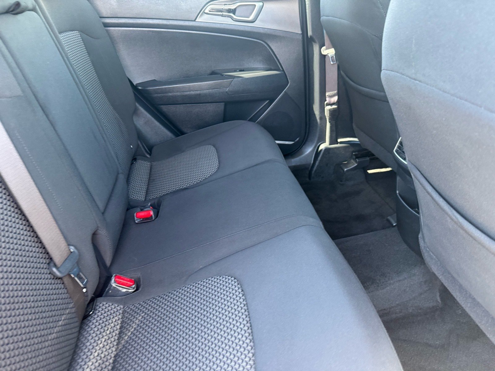Used 2025 Kia Sportage LX FWD image 28