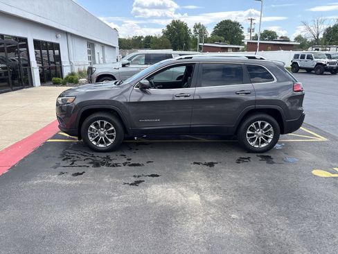 Used 2020 Jeep Cherokee Latitude Plus w/ Trailer Tow Group AWD/4WD image 3