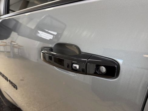 Used 2024 Chevrolet Silverado 2500 ZR2 w/ Technology Package image 45