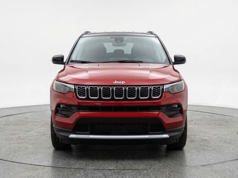 Used 2025 Jeep Compass Limited image 2