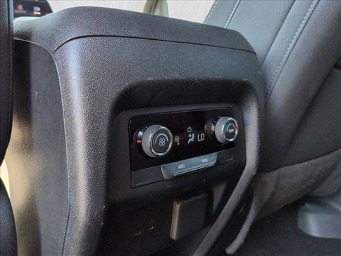 Used 2024 Chevrolet Traverse LT AWD/4WD image 16