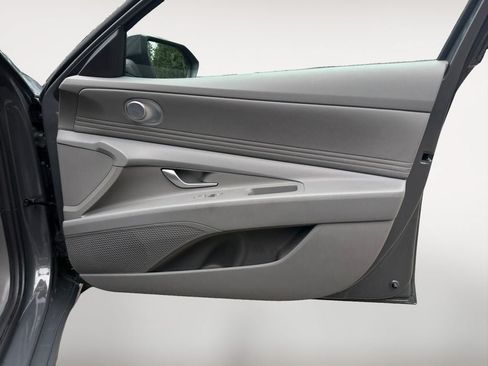 Used 2025 Hyundai Elantra SEL FWD image 25