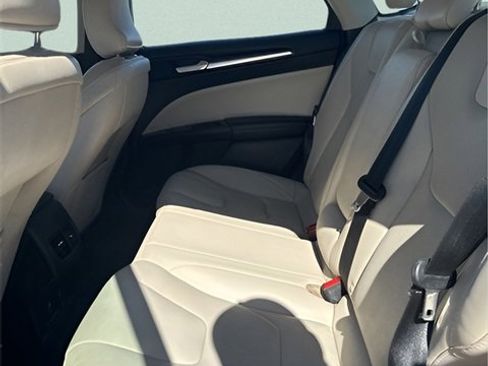 Used 2018 Ford Fusion Titanium image 22