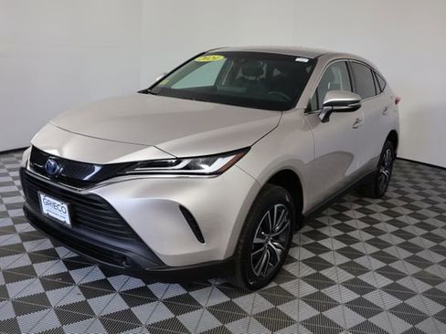 Used 2024 Toyota Venza LE image 3