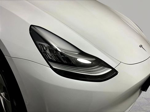 Used 2021 Tesla Model Y Long Range AWD/4WD image 29