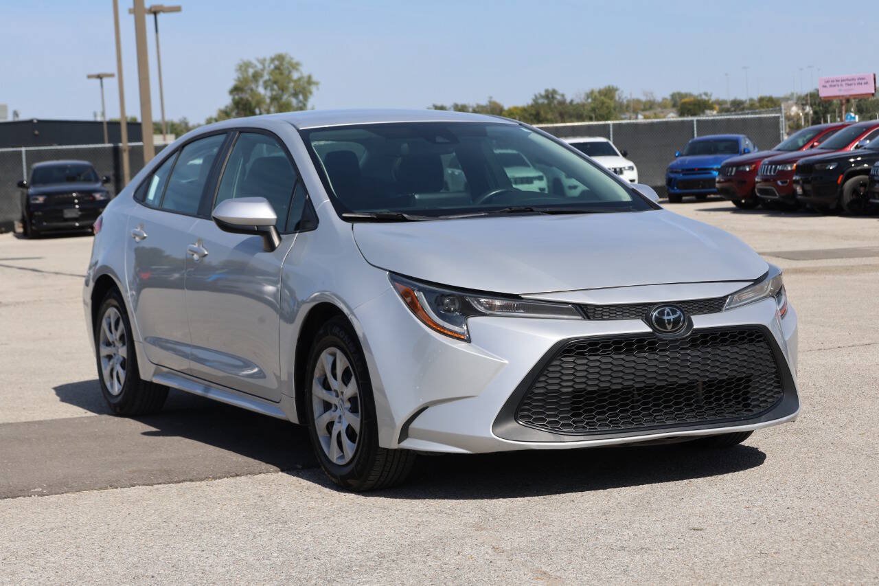 Used 2022 Toyota Corolla LE FWD image 4