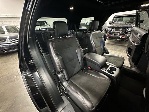 Used 2018 Ford Explorer XLT w/ XLT Appearance Package AWD/4WD image 36