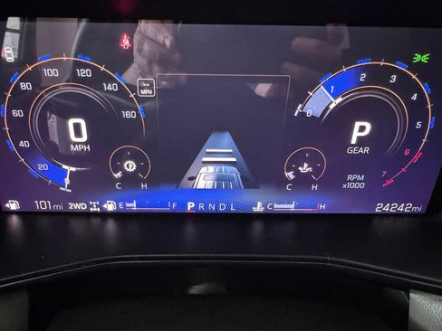 Certified 2025 Chevrolet Colorado ZR2 w/ Technology Package AWD/4WD image 17