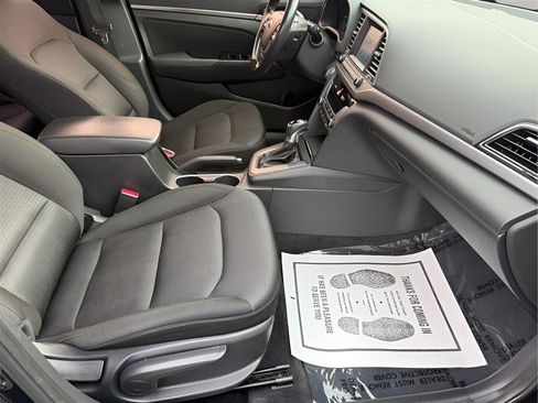 Used 2017 Hyundai Elantra Value Edition image 17