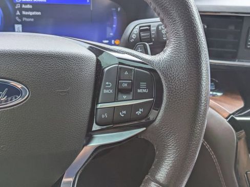 Used 2021 Ford Explorer King Ranch w/ Premium Technology Package RWD image 32