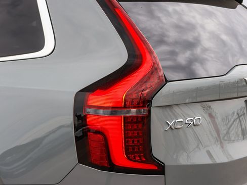 New 2026 Volvo XC90 B5 Plus w/ Protection Package AWD/4WD image 11