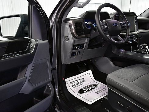 Used 2025 Ford F150 Lightning XLT image 19