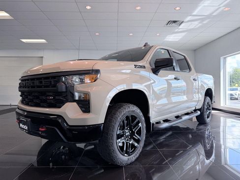 Used 2023 Chevrolet Silverado 1500 Custom Trail Boss w/ LPO, Dark Essentials Package AWD/4WD image 3