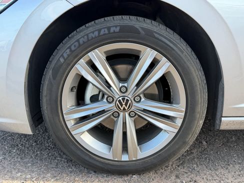 Used 2024 Volkswagen Jetta SE FWD image 6