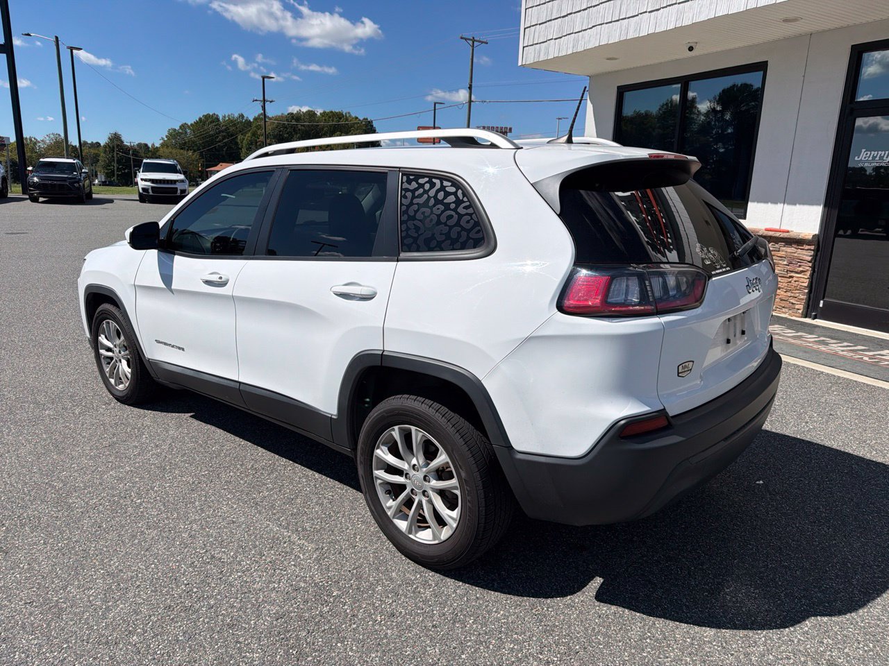 Used 2021 Jeep Cherokee Latitude FWD image 6